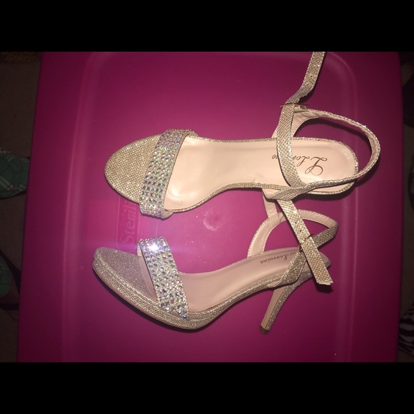 Gold heels - Picture 4 of 6